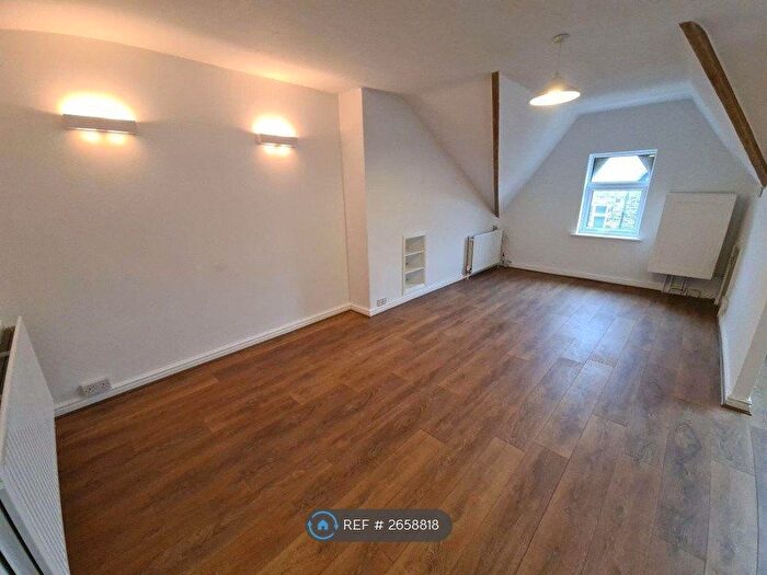 1 Bedroom Flat To Rent In Ingledew Crescent, Leeds, LS8