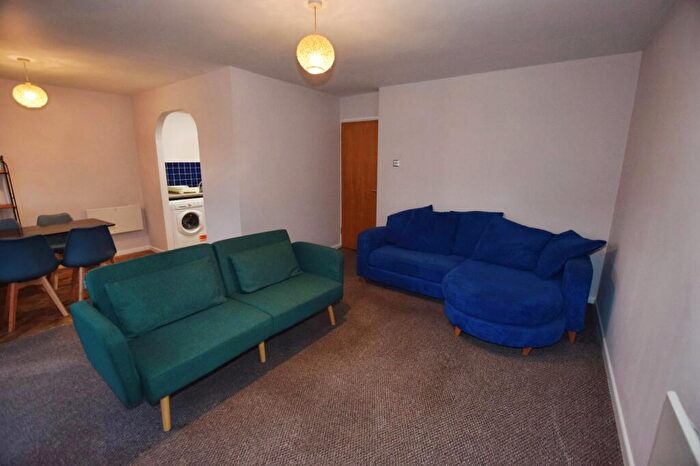2 Bedroom Flat To Rent In Mallow Street, Hulme, Manchester, M15
