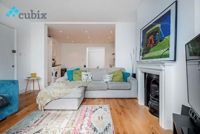 2 Bedroom Flat To Rent In Surrey Square, London, SE17