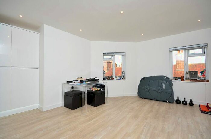 2 Bedroom Flat To Rent In Bury Fields, Guildford, GU2
