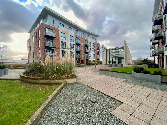 2 Bedroom Flat To Rent In Longfield Centre, Prestwich, Manchester M25