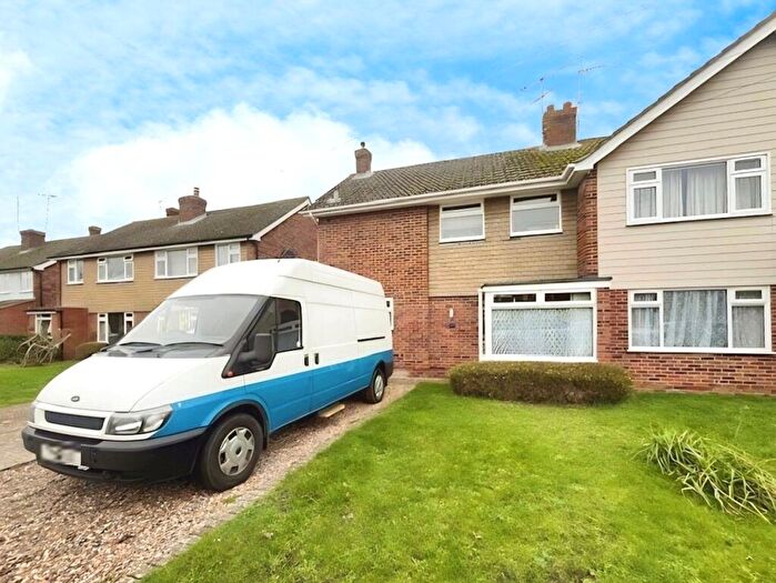 3 Bedroom Semi-Detached House To Rent In Chaseside Avenue, Twyford, Berkshire, RG10