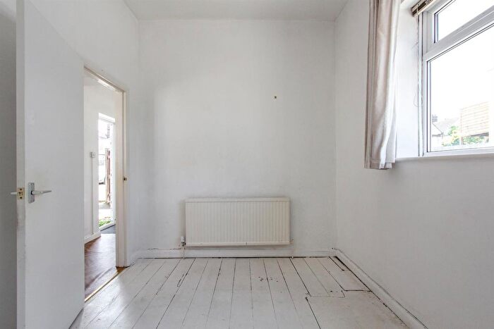 2 Bedroom Flat To Rent In Canterbury Road, Whitstable, Kent, CT5