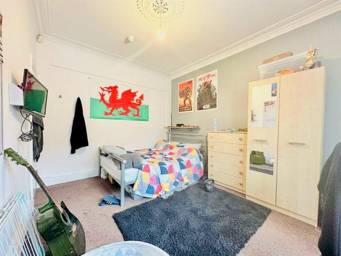5 Bedroom House To Rent In Midland Avenue, Nottingham, NG7