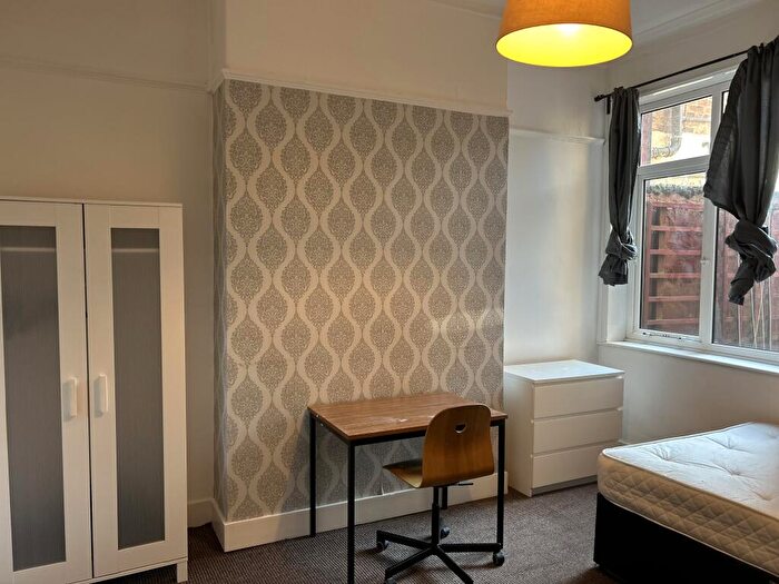 1 Bedroom House To Rent In Room Rathbone Road, L15