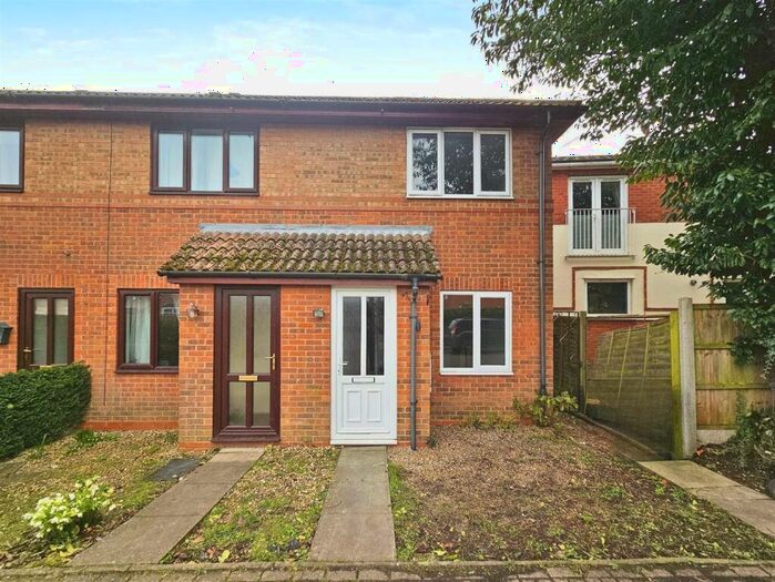 2 Bedroom Detached House To Rent In Park Court, Kettering, Northants, NN16