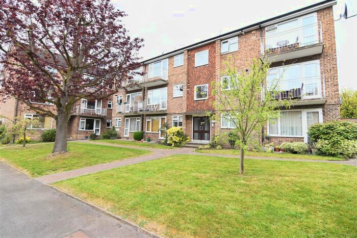 1 Bedroom Flat To Rent In Crescent Road, Kingston Upon Thames, KT2