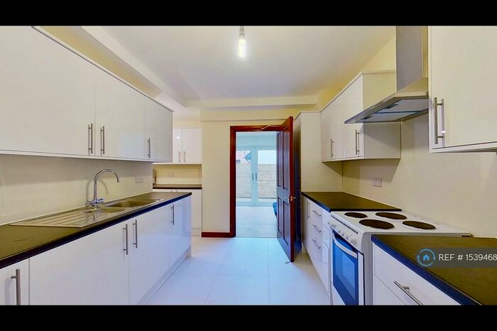 6 Bedroom Terraced House To Rent In The Bittoms, Central Kingston, KT1