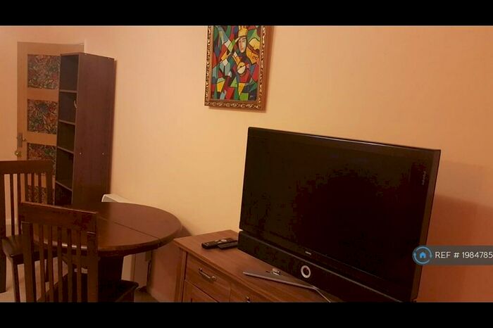 1 Bedroom Flat To Rent In Eton Road, Sutton, SM2