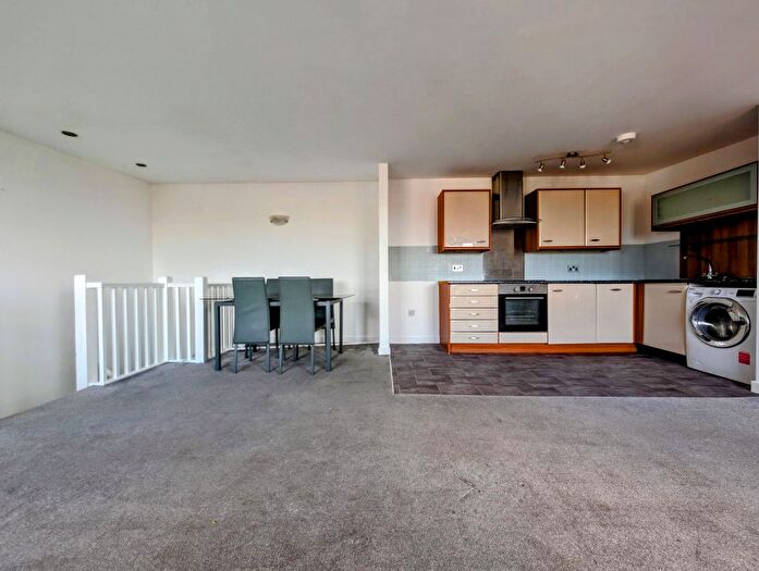 2 Bedroom Flat To Rent In Mossley Road, Ashton-Under-Lyne, OL6