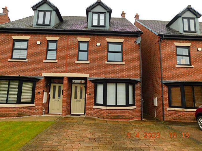 3 Bedroom Property To Rent In Coppenhall Way, Sandbach, CW11