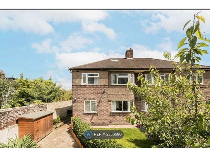 2 Bedroom Maisonette To Rent In Cheltenham Avenue, Twickenham, TW1