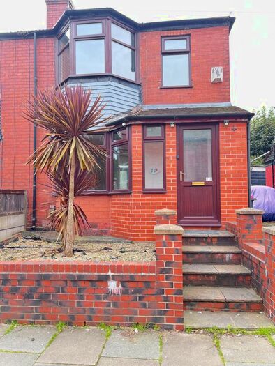 3 Bedroom Semi-Detached House To Rent In Broomhall Road, Swinton, Salford, M27