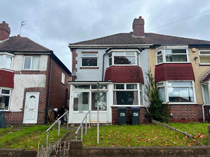 3 Bedroom Semi-Detached House For Sale In Kingstanding Road, Kingstanding, Birmingham, B44