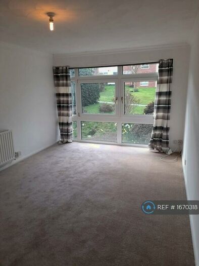 2 Bedroom Flat To Rent In Paddockhall Road, Haywards Heath, RH16