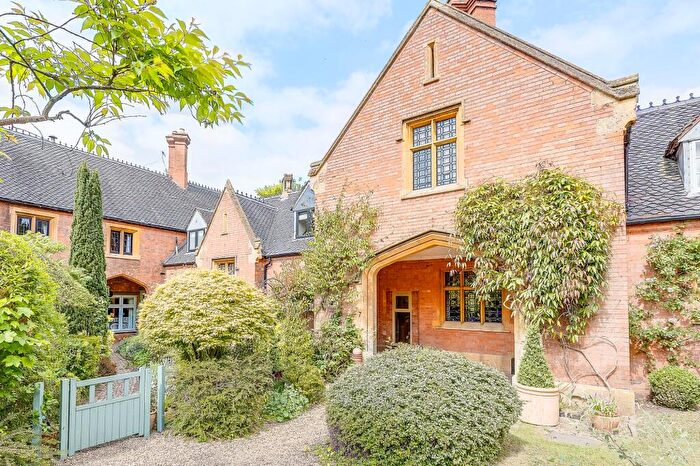 3 Bedroom Terraced House For Sale In Church Road, Snitterfield, CV37