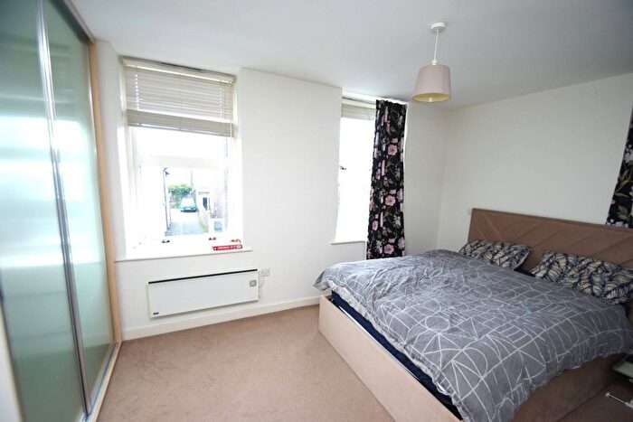 1 Bedroom Flat To Rent In Woodford Road, Watford, WD17