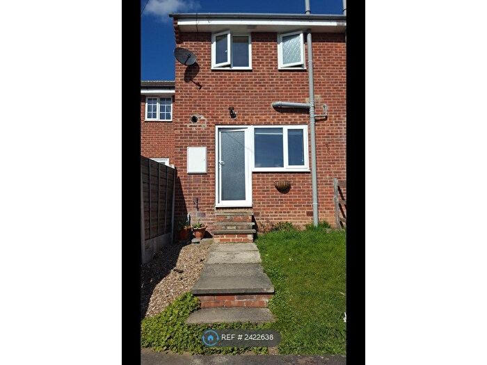 2 Bedroom Terraced House To Rent In Canal Lane, Wakefield, WF3
