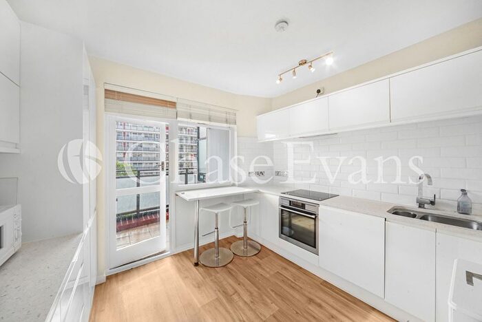 3 Bedroom Flat To Rent In Churchill Gardens, Pimlico, London, SW1V