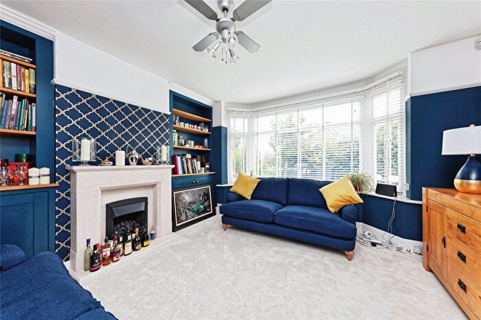 3 Bedroom Semi-Detached House For Sale In George V Avenue, Margate, Kent, CT9 - Photo 3