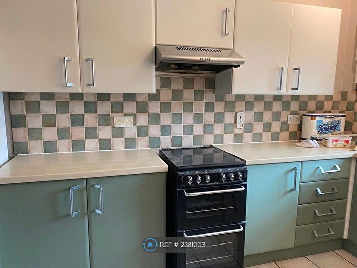 2 Bedroom Flat To Rent In Bridge Road, Chertsey, KT16