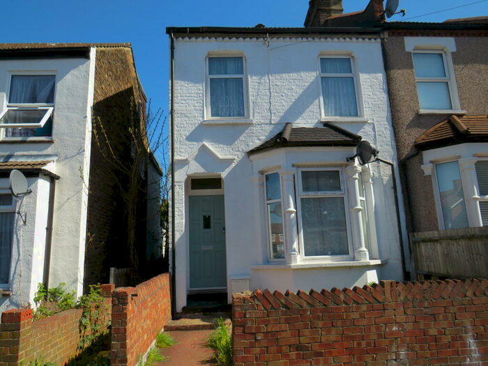 3 Bedroom Semi-Detached House To Rent In Upton Road, Thornton Heath, Surrey, CR7