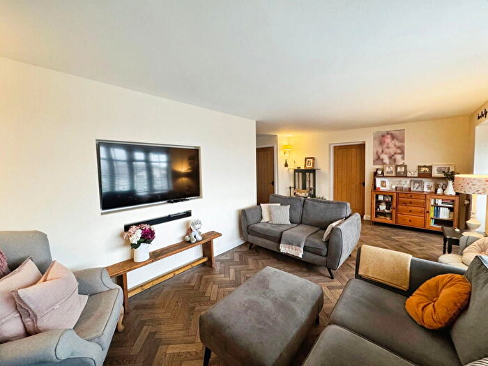 3 Bedroom Detached House For Sale In The Meadows, Neath, SA11