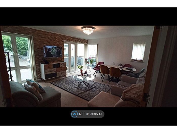 2 Bedroom Flat To Rent In Cassio Place, London, WD18