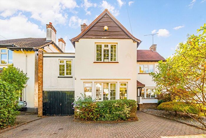 6 Bedroom Detached House For Sale In Courtlands Avenue, Hampton, TW12