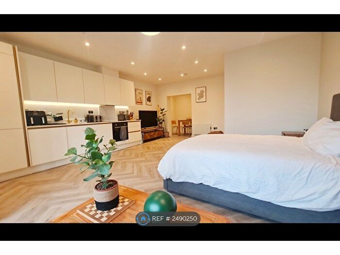 1 Bedroom Studio To Rent In Hatfield Road, St Albans, AL1
