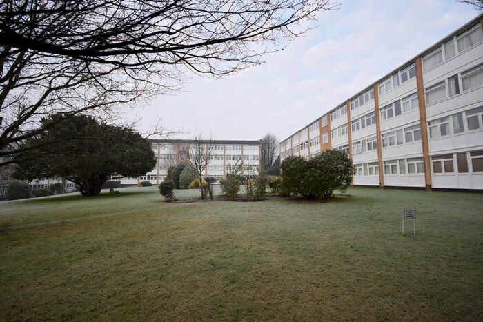 2 Bedroom Flat To Rent In Tarnwood Park, Eltham, SE9