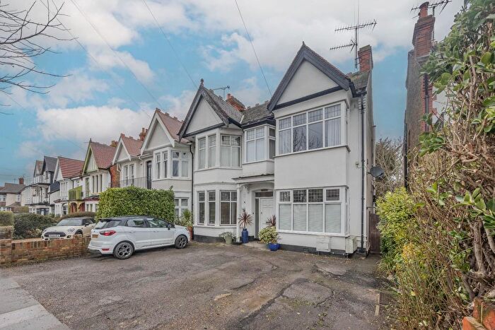 1 Bedroom Flat To Rent In First Avenue, Westcliff-On-Sea, SS0