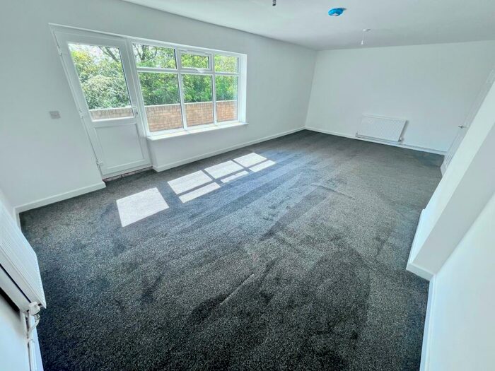 3 Bedroom Apartment To Rent In Fellowsfield Way, Rotherham, S61