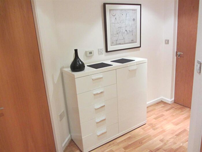 1 Bedroom Apartment To Rent In Whitehall Quay, Whitehall Road, Leeds, LS1