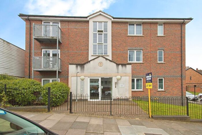 2 Bedroom Flat For Sale In Glyndon Road, London, SE18