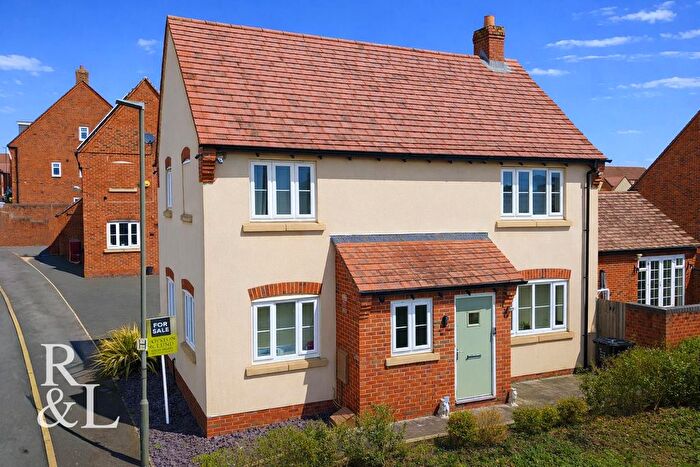 3 Bedroom Detached House For Sale In Hope Way, Church Gresley, Swadlincote, DE11
