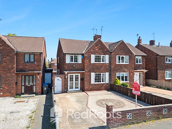 3 Bedroom Semi Detached House For Sale In Stonehill Rise, Doncaster, South Yorkshire, DN5