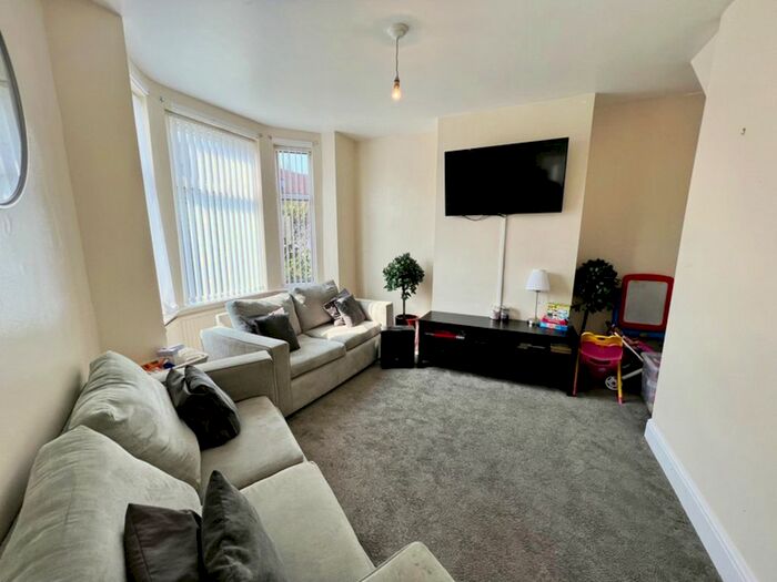 3 Bedroom End Of Terrace House To Rent In Horton Road, Manchester, M14