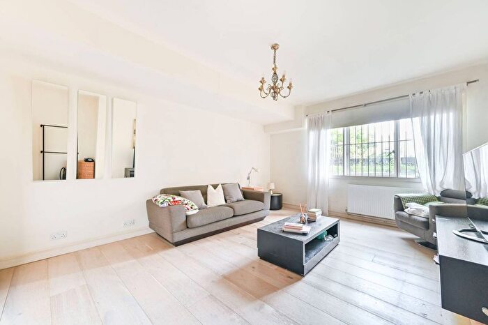 2 Bedroom Flat For Sale In Napier Place, Holland Park, London, W14