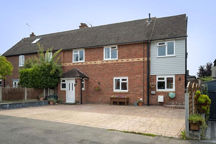 5 Bedroom Semi-Detached House For Sale In Woolshots Road, Wickford, SS12