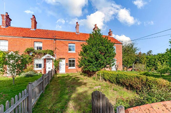 2 Bedroom Terraced House For Sale In The Street, Bintree, NR20