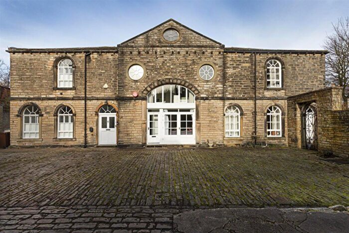 2 Bedroom Coach House To Rent In Gledholt Road, Gledholt, Huddersfield, HD1