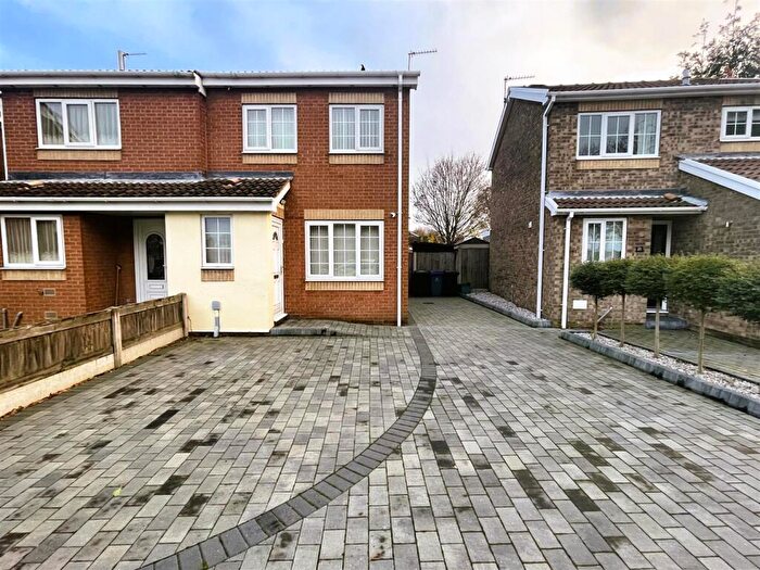 3 Bedroom Semi-Detached House To Rent In Meadow Croft, Edenthorpe, Doncaster, DN3