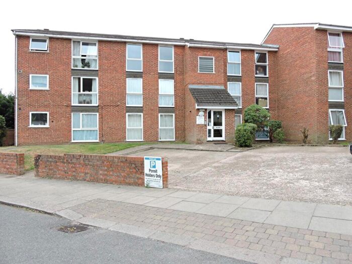 2 Bedroom Flat For Sale In Trinity Street, Chase Side, Enfield Town, EN2