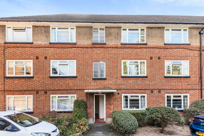 2 Bedroom Flat To Rent In Wilmer Crescent, Kingston Upon Thames, KT2