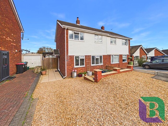 3 Bedroom Semi Detached House For Sale In Archers Wells, Bletchley, MK3