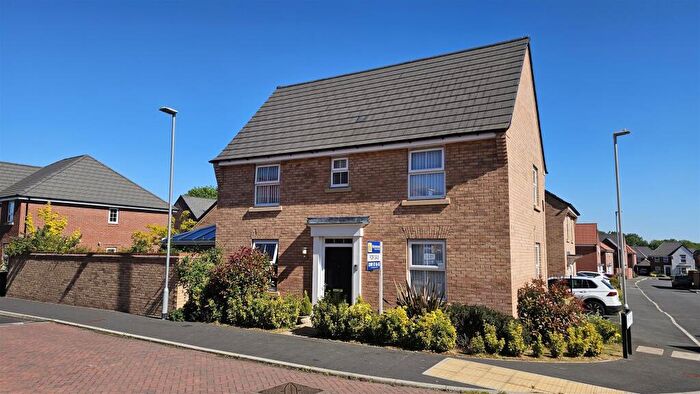3 Bedroom Detached House For Sale In Cowdell Grove, Bingham, NG13