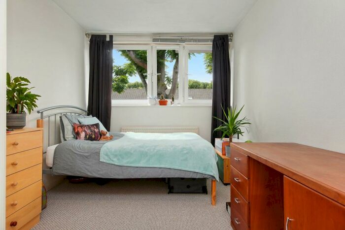 4 Bedroom Flat To Rent In Manor Estate, Camilla Road, London, SE16