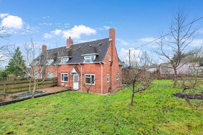 3 Bedroom Semi-Detached House For Sale In Elm Close, Motcombe, Shaftesbury, SP7
