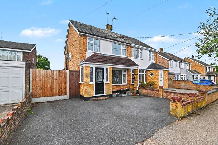 3 Bedroom Semi-Detached House For Sale In Woodside Avenue, Benfleet, SS7